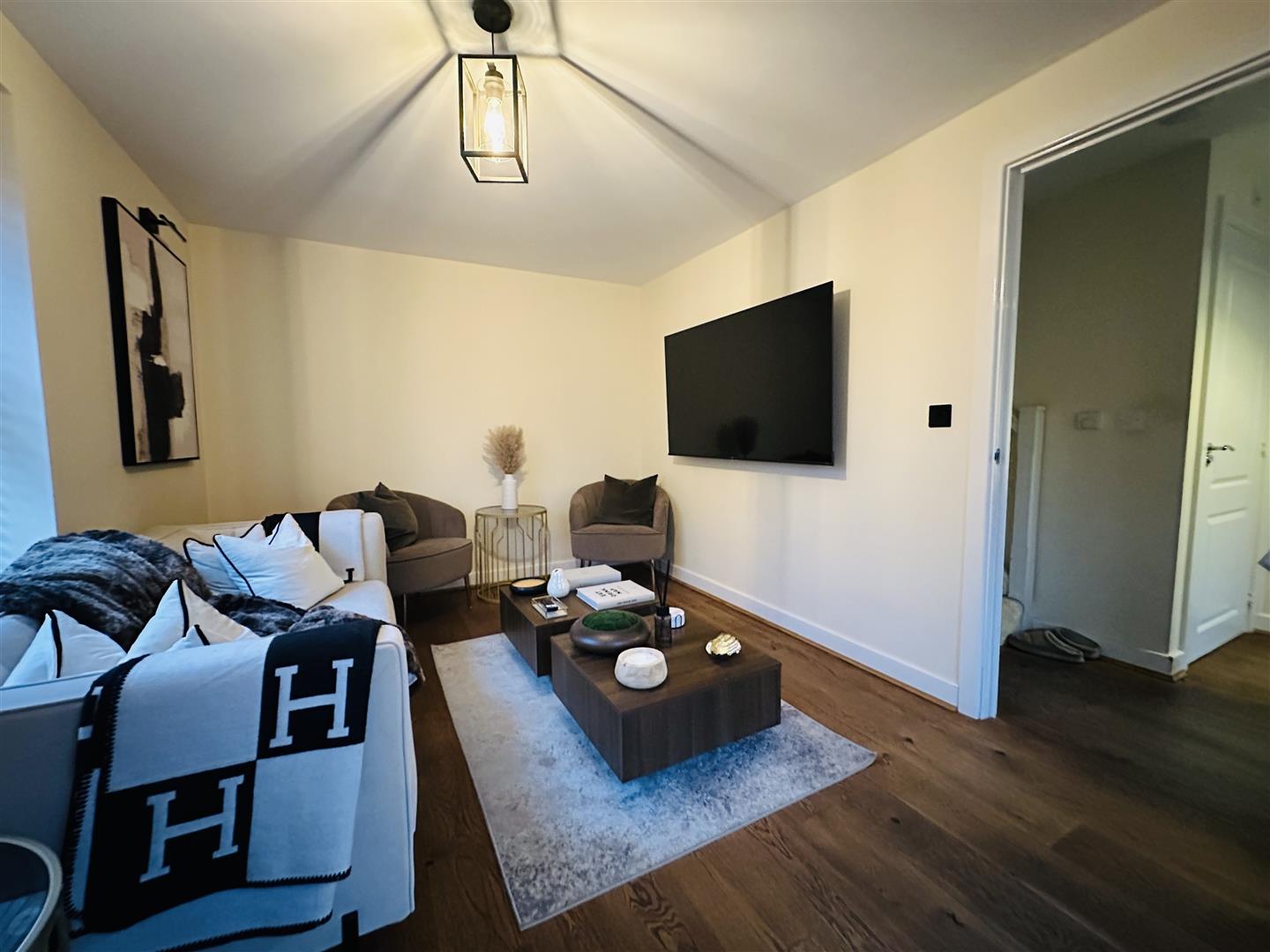 House Larch Close in Nuneaton and Bedworth