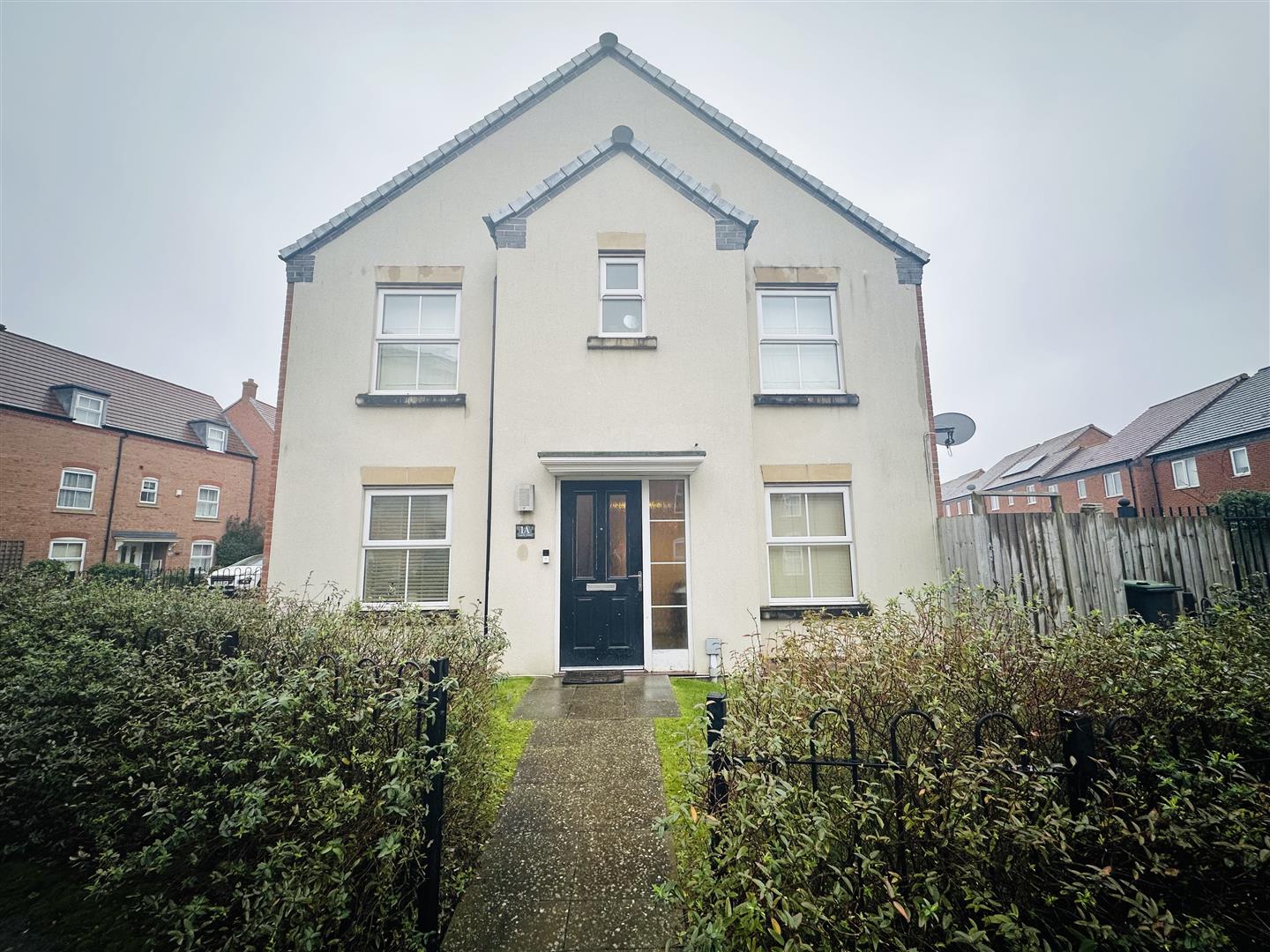 House Larch Close in Nuneaton and Bedworth