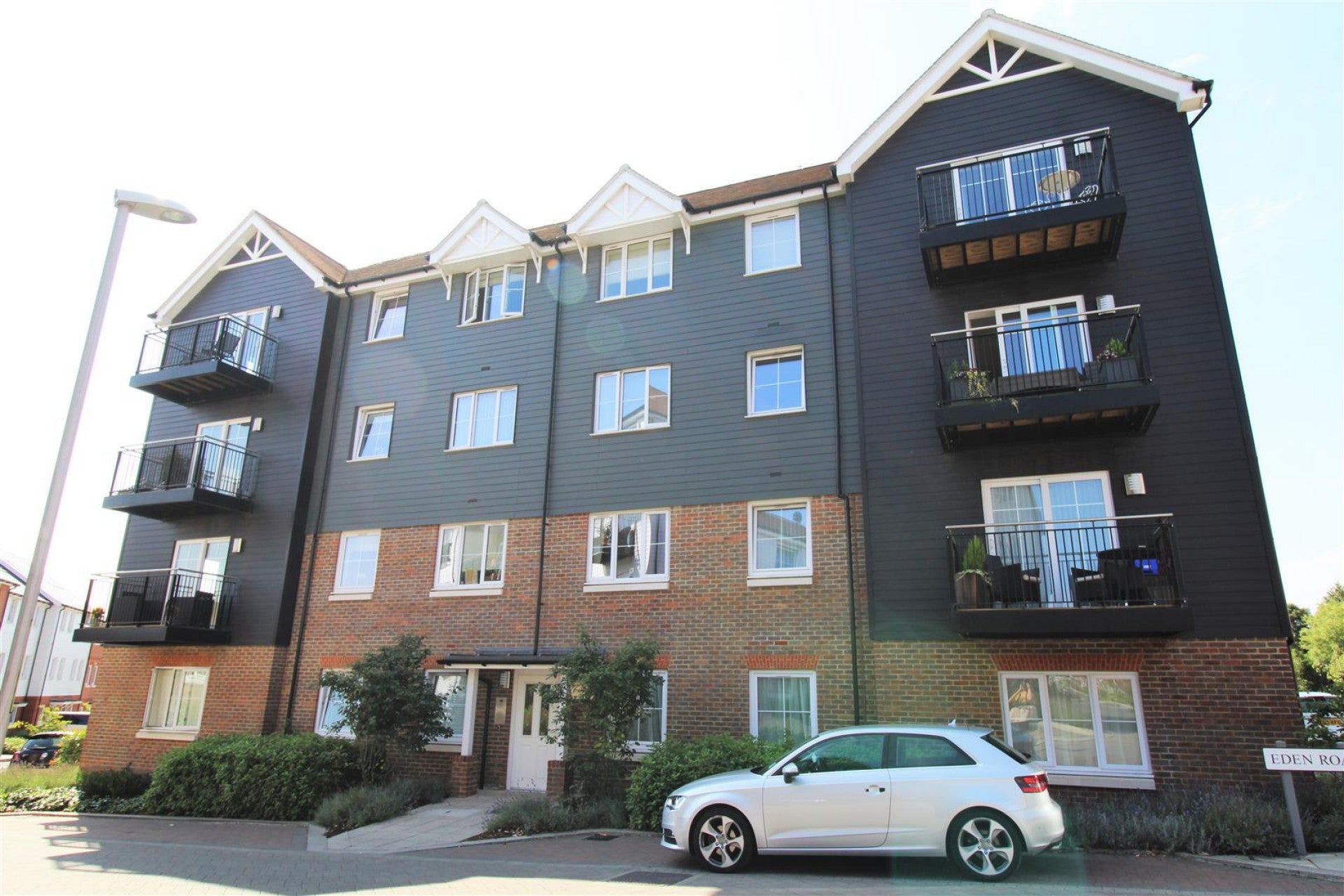 Flat Eden Road in Sevenoaks