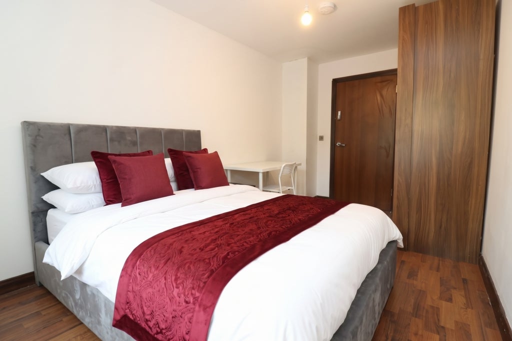 Room Globe Road in Greater London