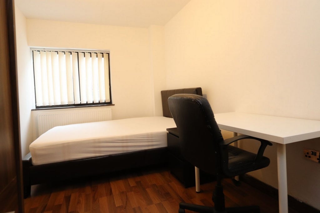 Room Globe Road in Greater London