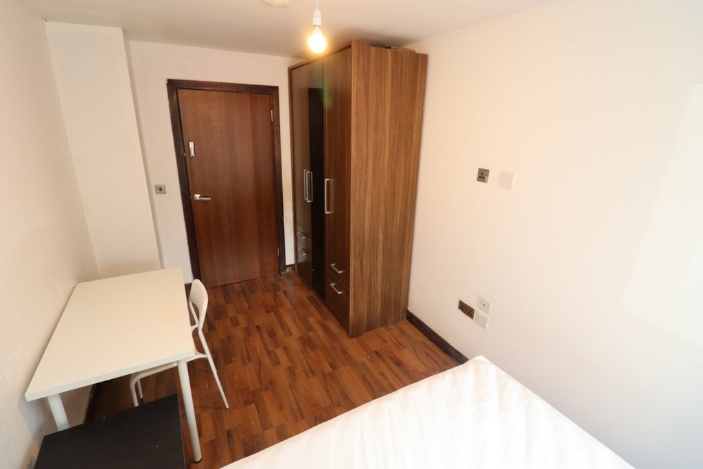 Room Globe Road in Greater London