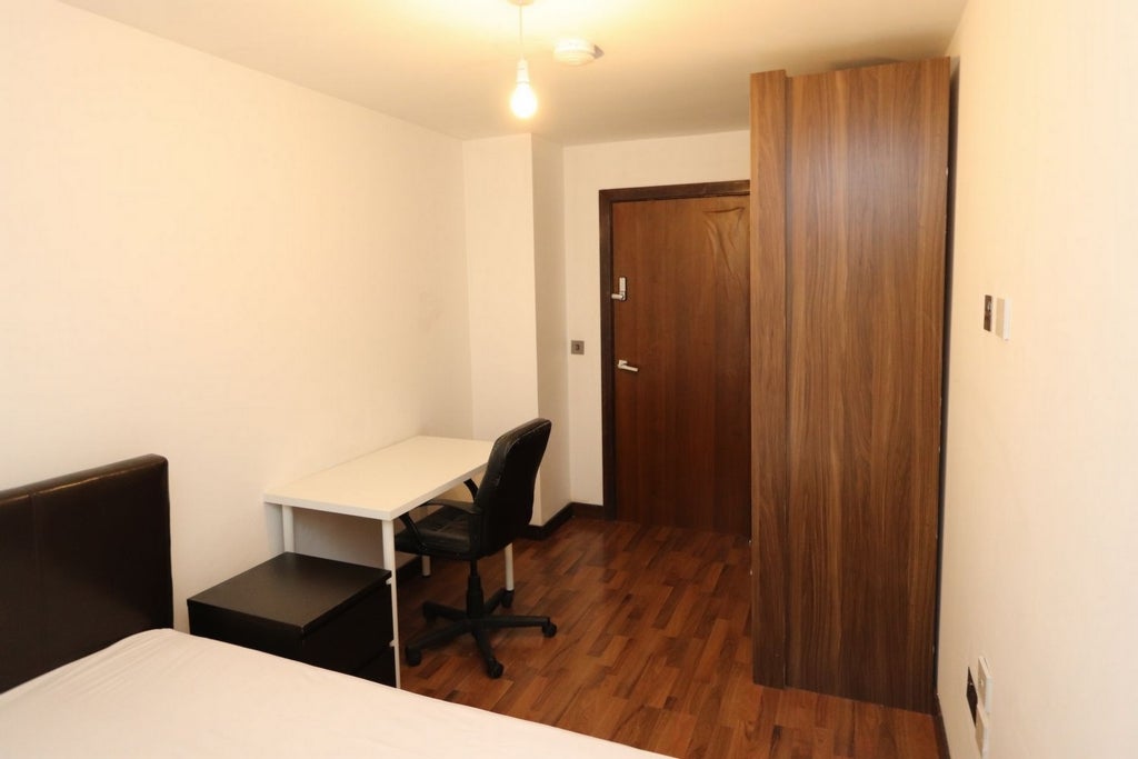 Room Globe Road in Greater London