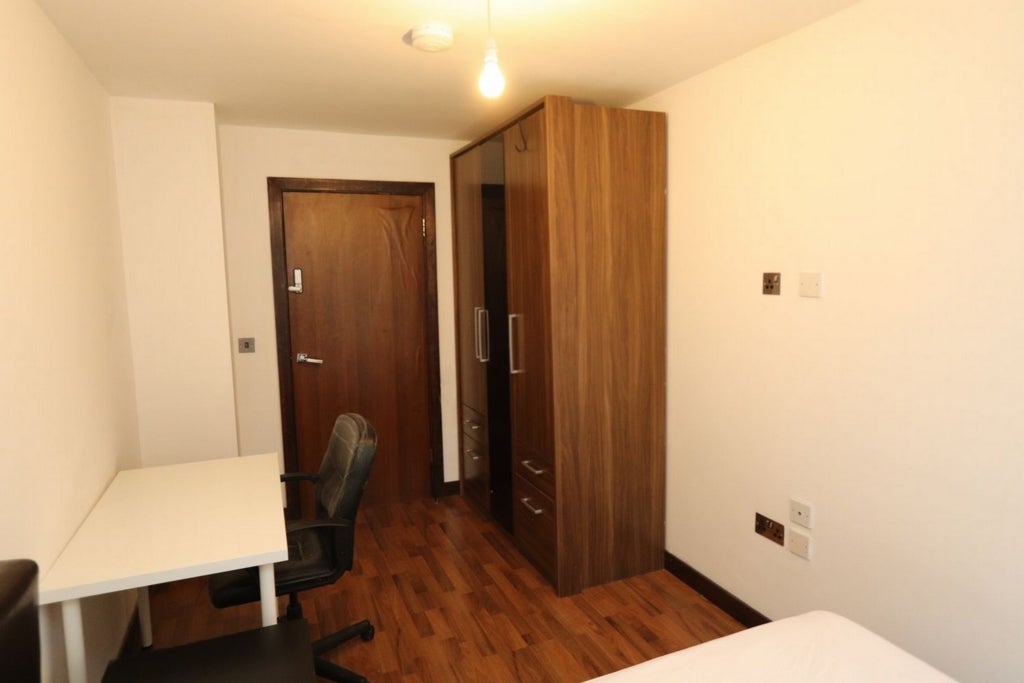 Room Globe Road in Greater London