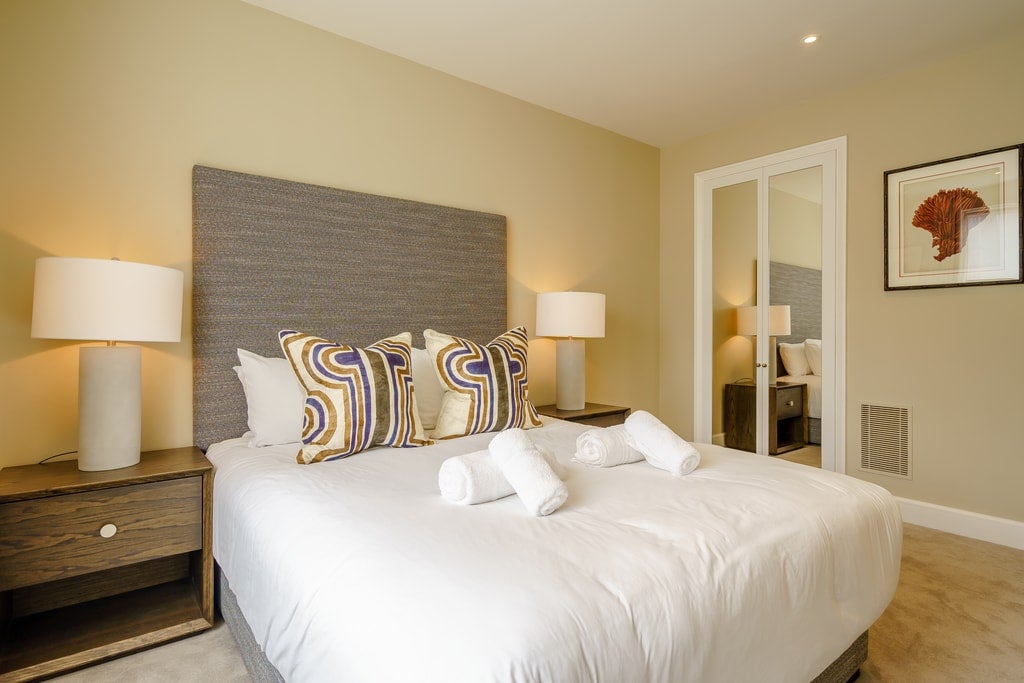 Flat Westferry Circus in Greater London