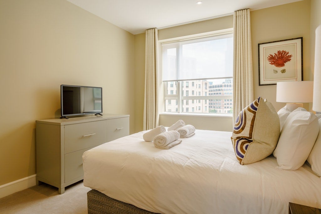 Flat Westferry Circus in Greater London