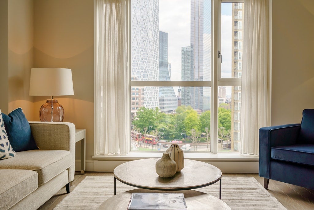 Flat Westferry Circus in Greater London