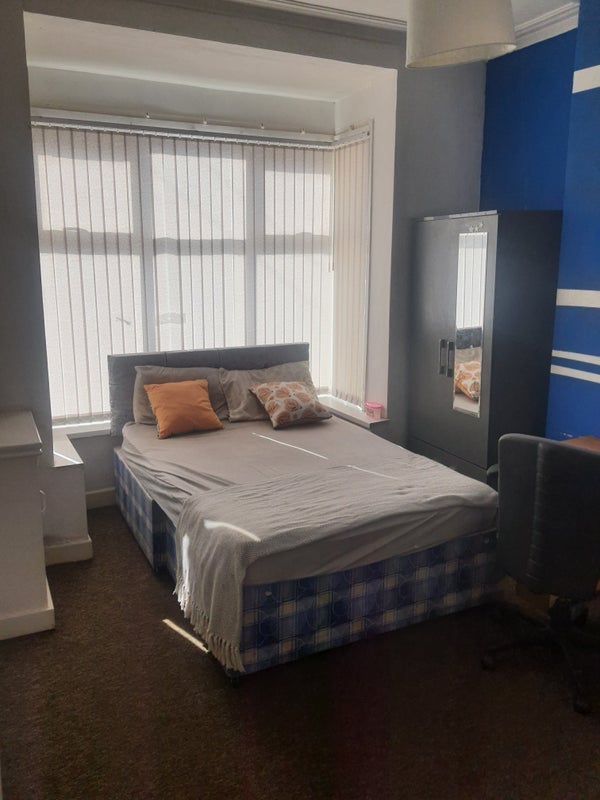 Room Kings Road in Birmingham