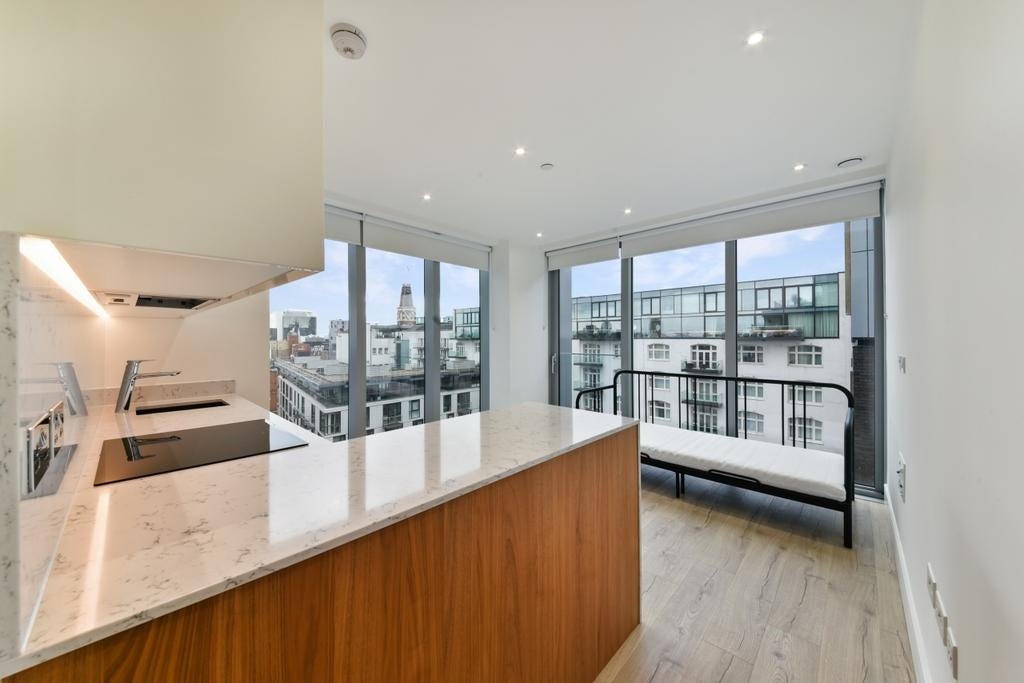 Flat Canter Way in Greater London