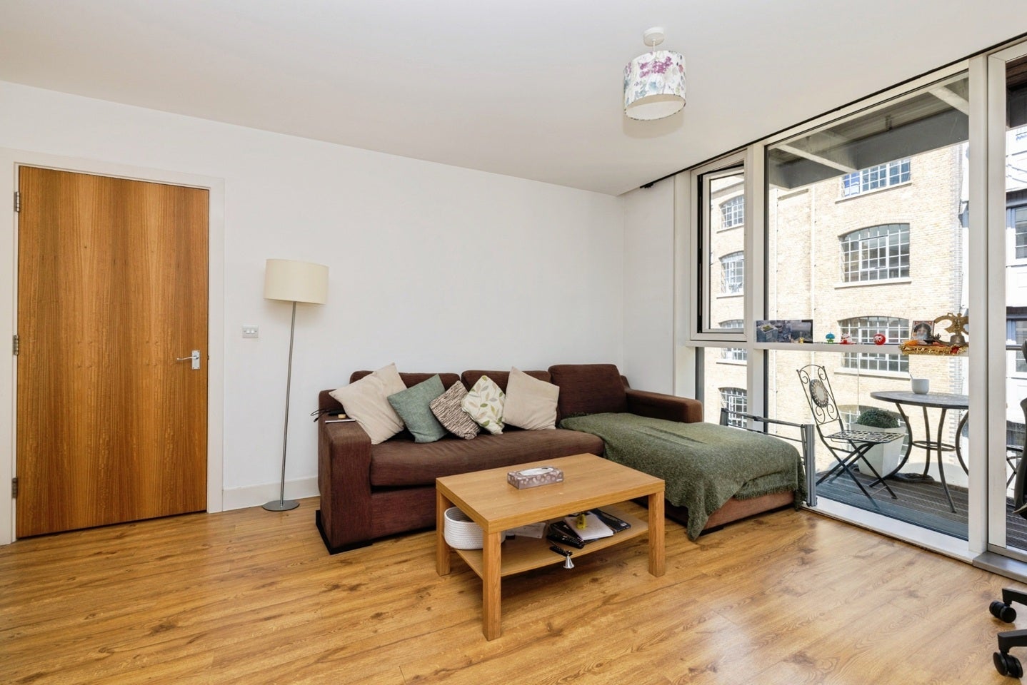 Flat Bridle Mews in Greater London