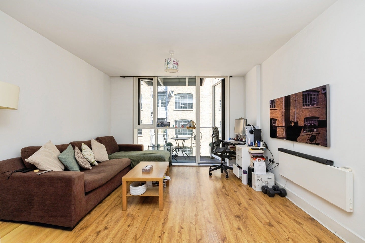 Flat Bridle Mews in Greater London
