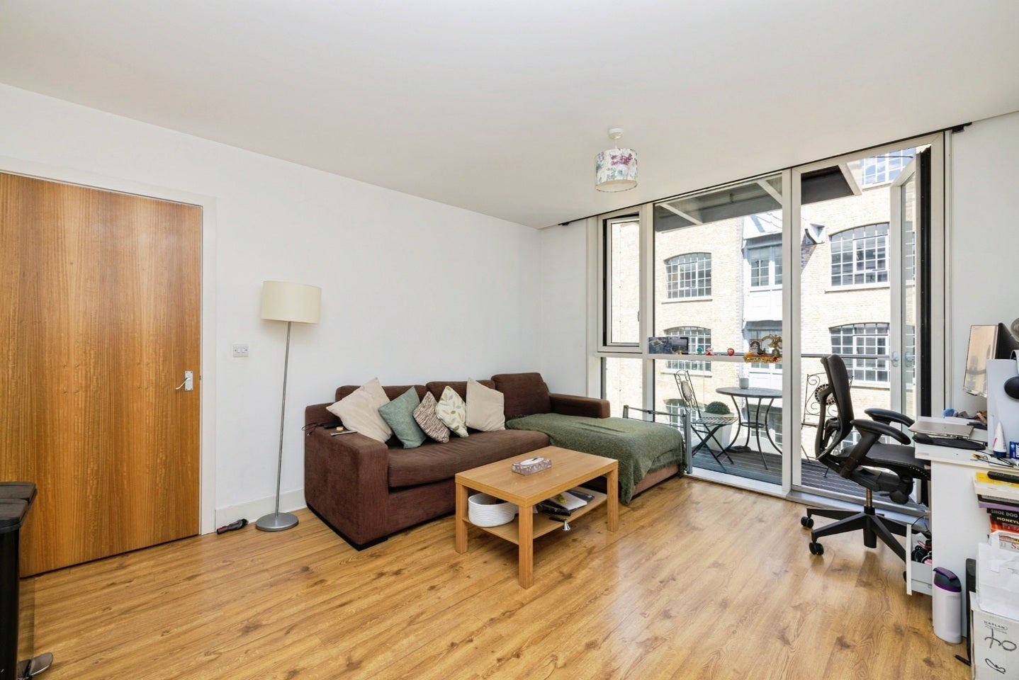Flat Bridle Mews in Greater London
