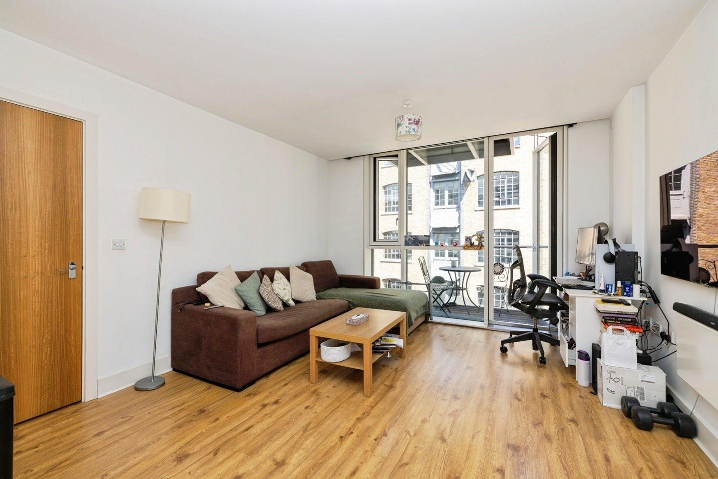 Flat Bridle Mews in Greater London