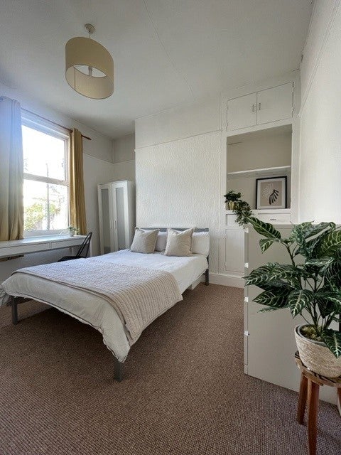 Room Egerton Road in Plymouth