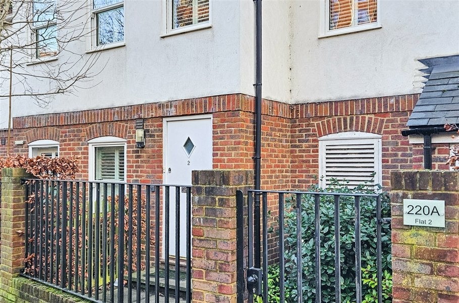 Flat London Road in St Albans