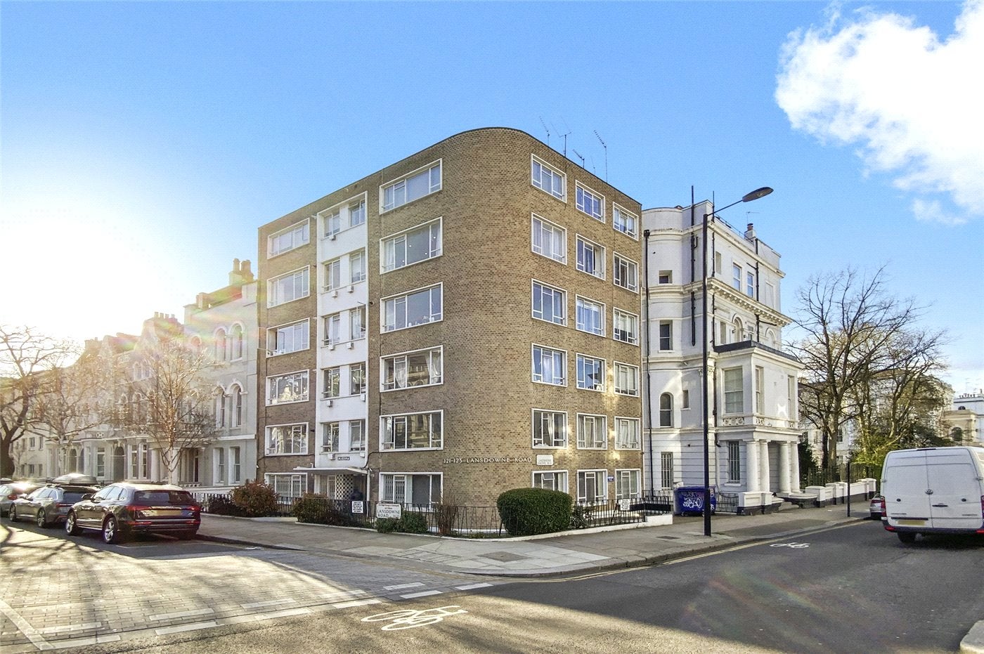 Flat Lansdowne Road in Greater London