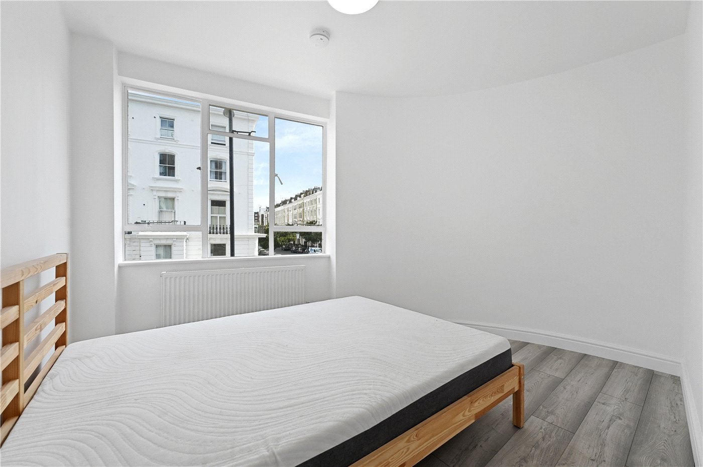 Flat Lansdowne Road in Greater London