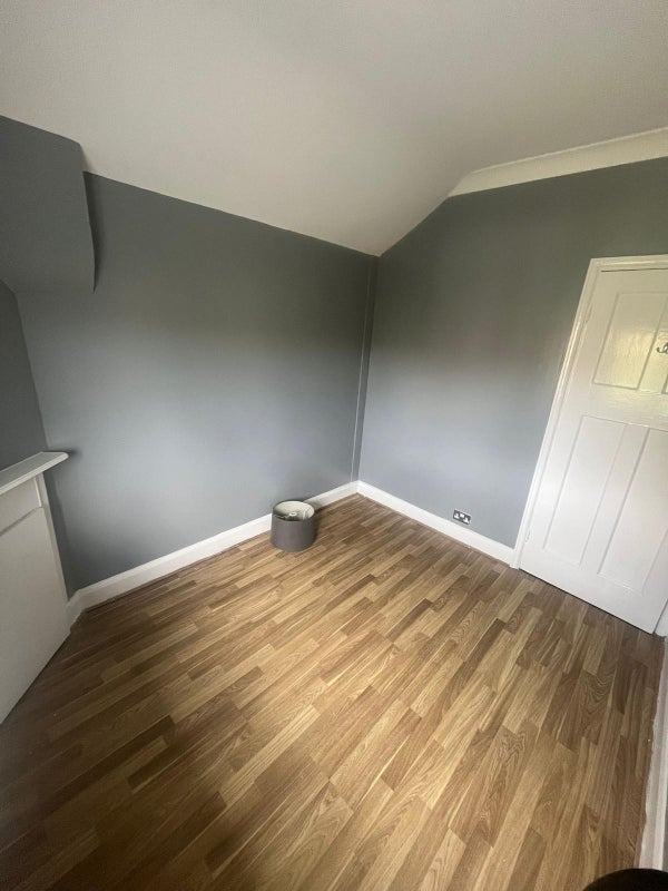 Room Blacklands Road in Greater London