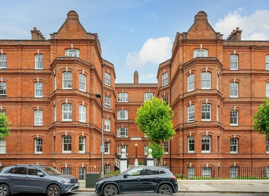 Flat Margravine Gardens in Greater London