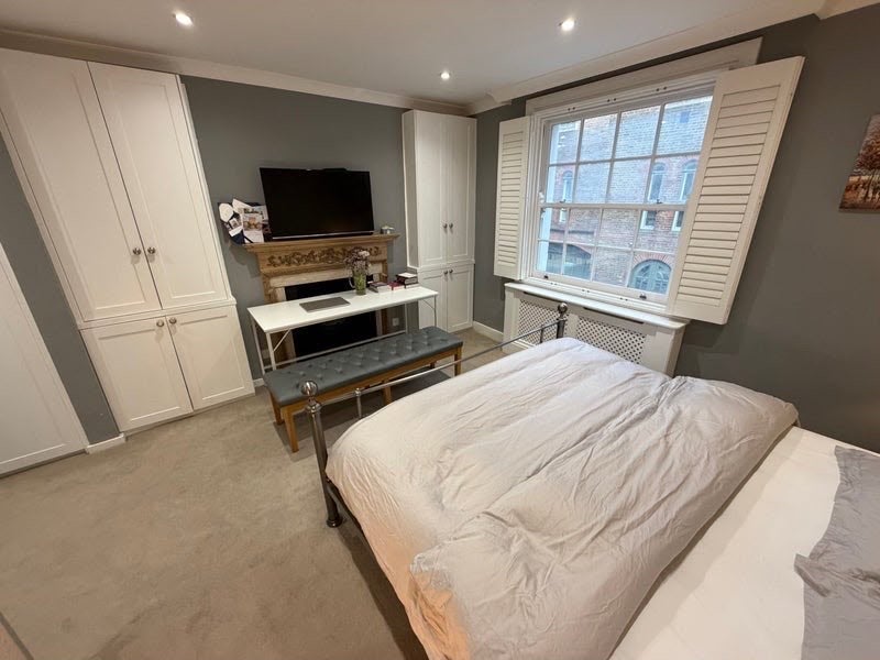 Room Wilfred Street in City of Westminster