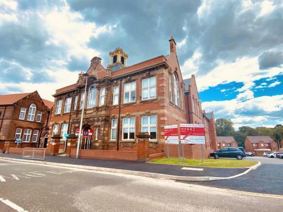 Flat Crocketts Lane in Sandwell
