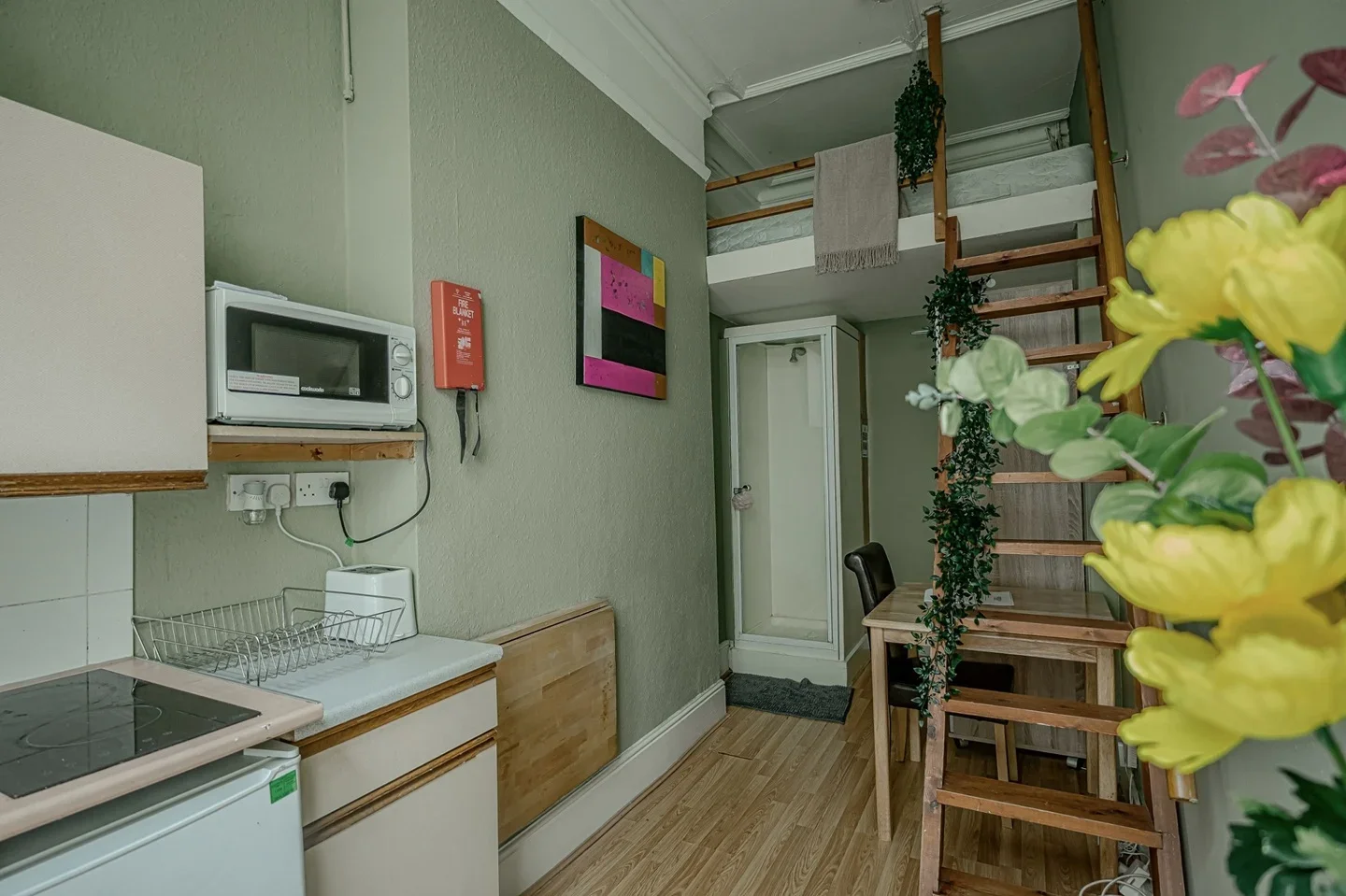 Flat Castletown Road in Greater London