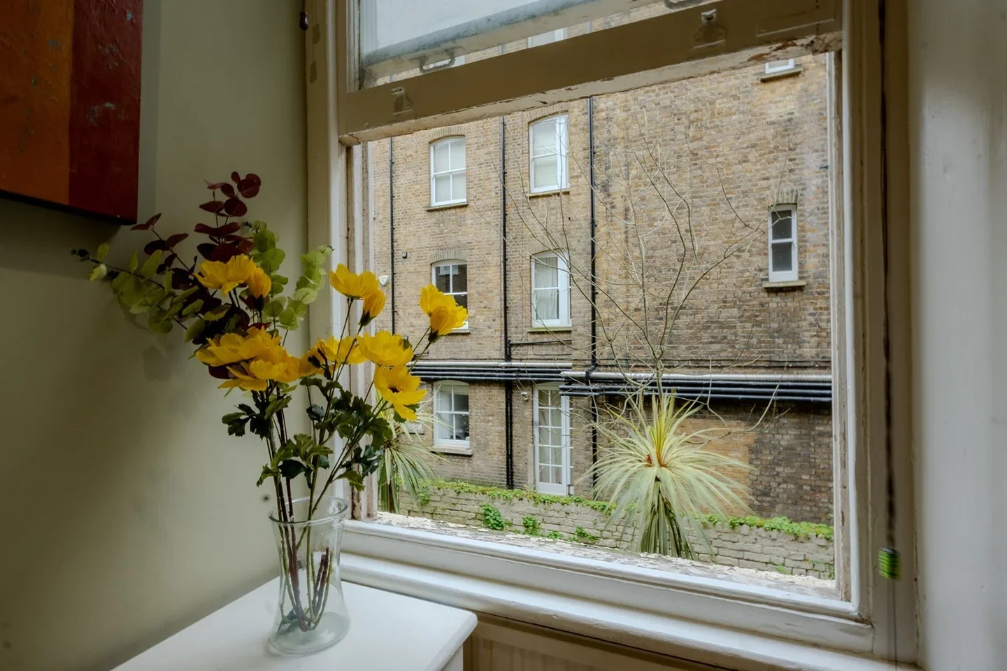 Flat Castletown Road in Greater London
