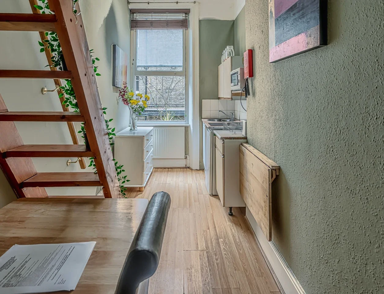 Flat Castletown Road in Greater London