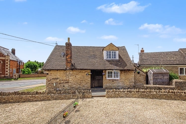 House Witney Road in West Oxfordshire