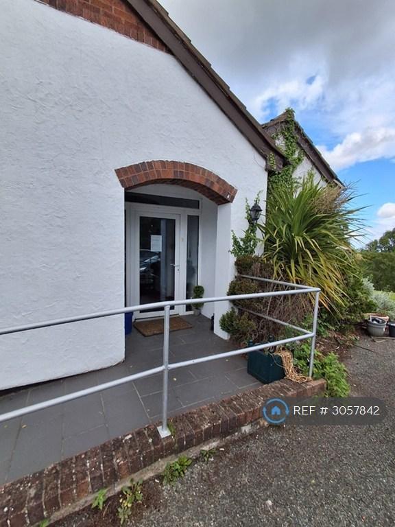 Room Halkyn Road in Milwr