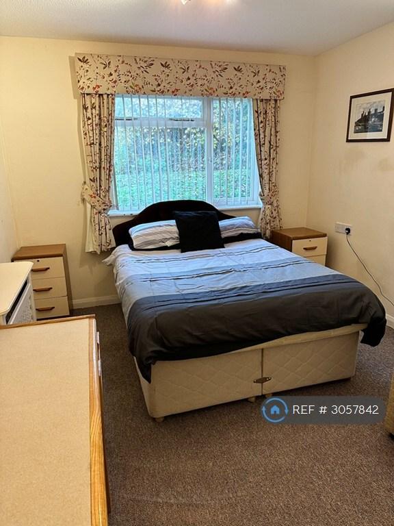 Room Halkyn Road in Milwr