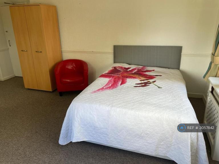 Room Halkyn Road in Milwr
