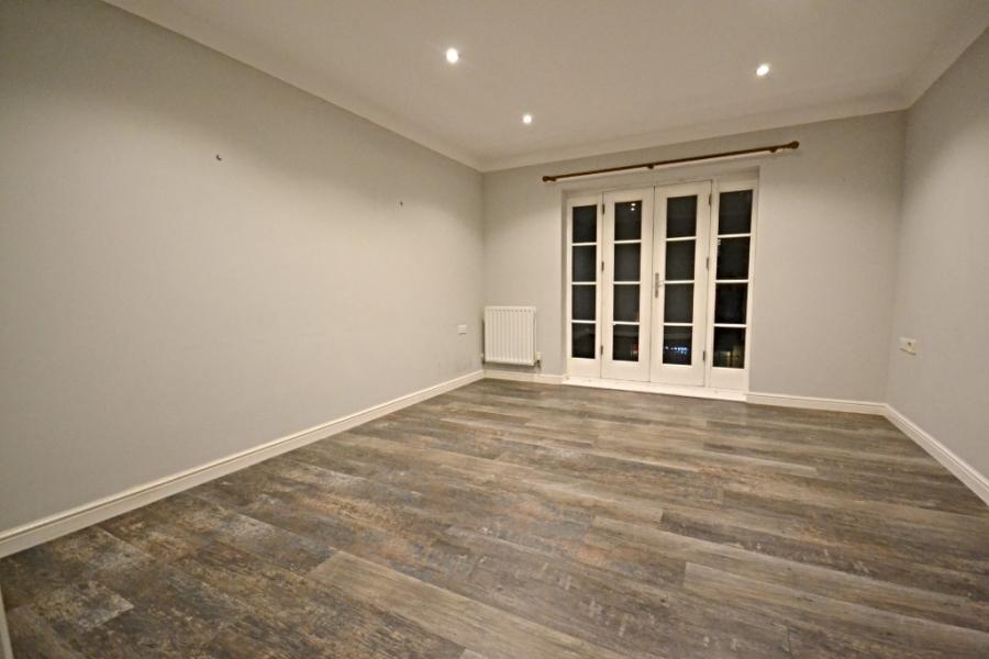 Flat Granary Close in Horsham