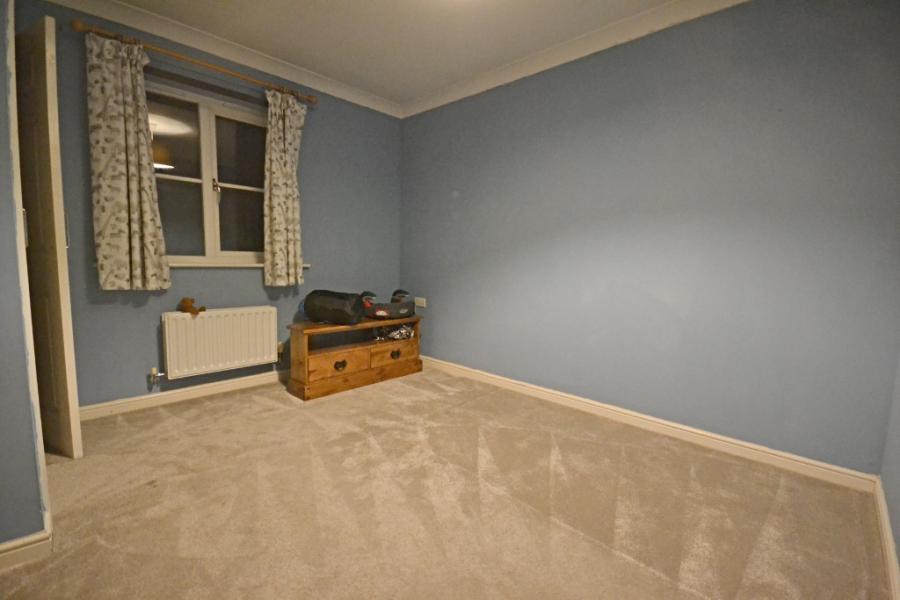 Flat Granary Close in Horsham