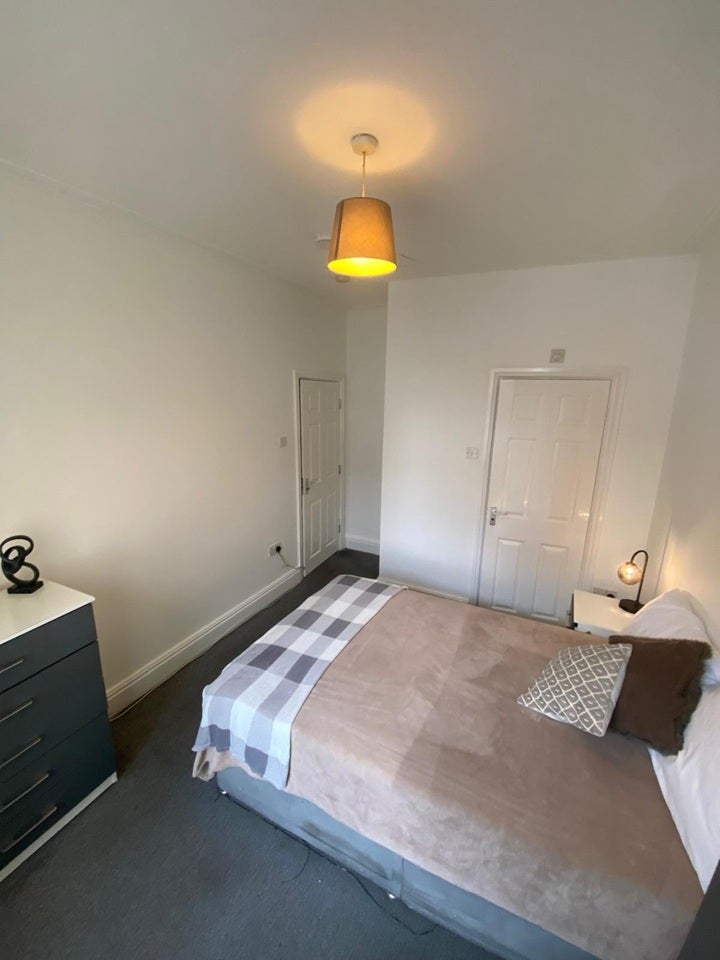 Room Strafford Road in Doncaster