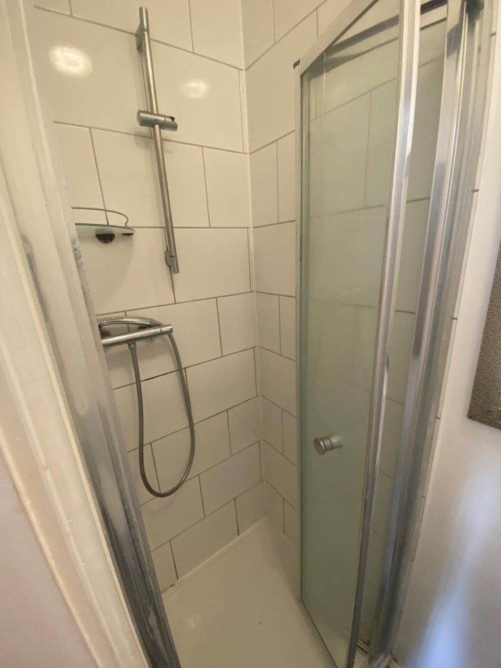 Room Strafford Road in Doncaster