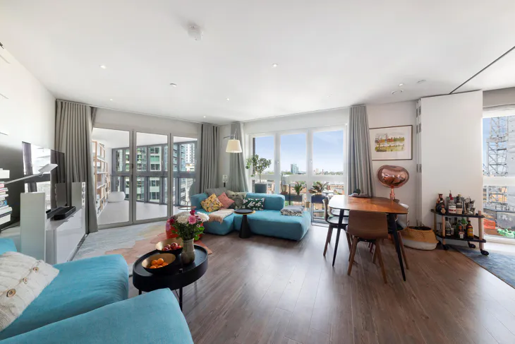 Flat New Drum Street in Greater London