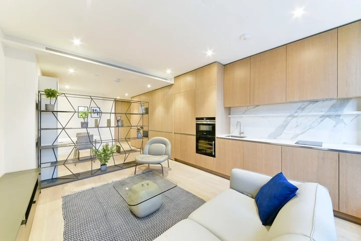 Flat Park Drive in Greater London