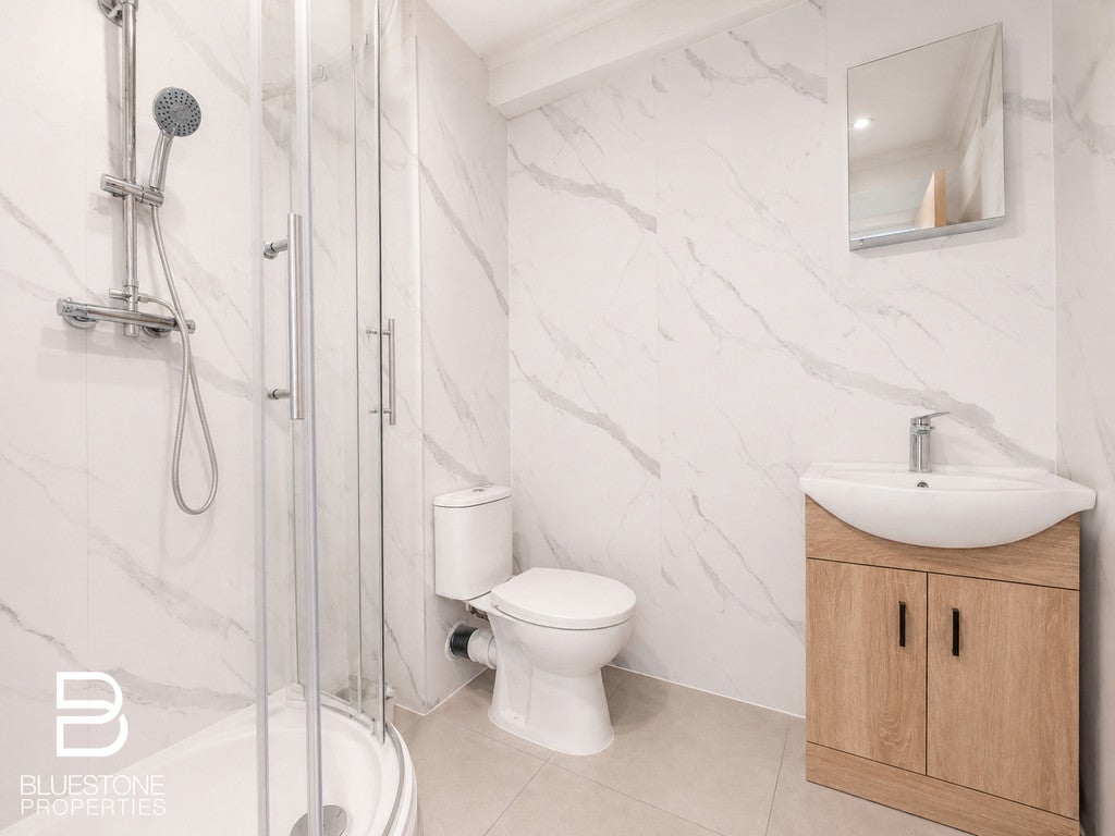 Flat Beddington Gardens in Greater London