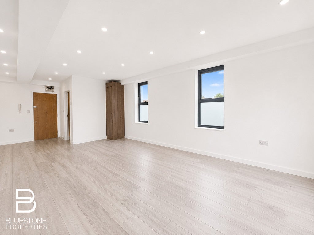 Flat Beddington Gardens in Greater London