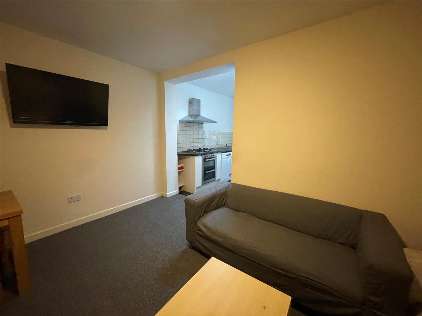 Room Beeston Road in Nottingham