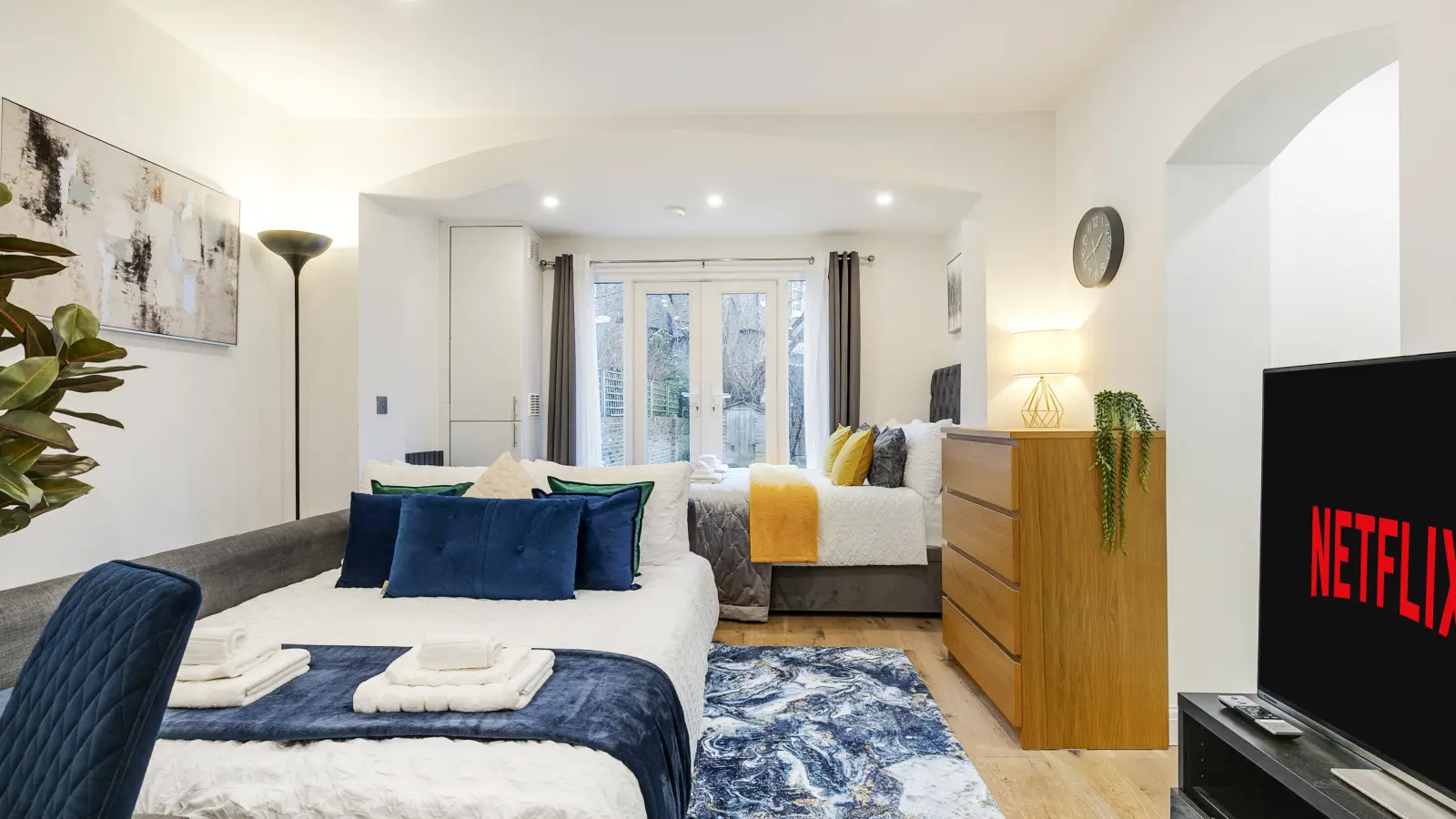 Flat Belsize Grove in Greater London
