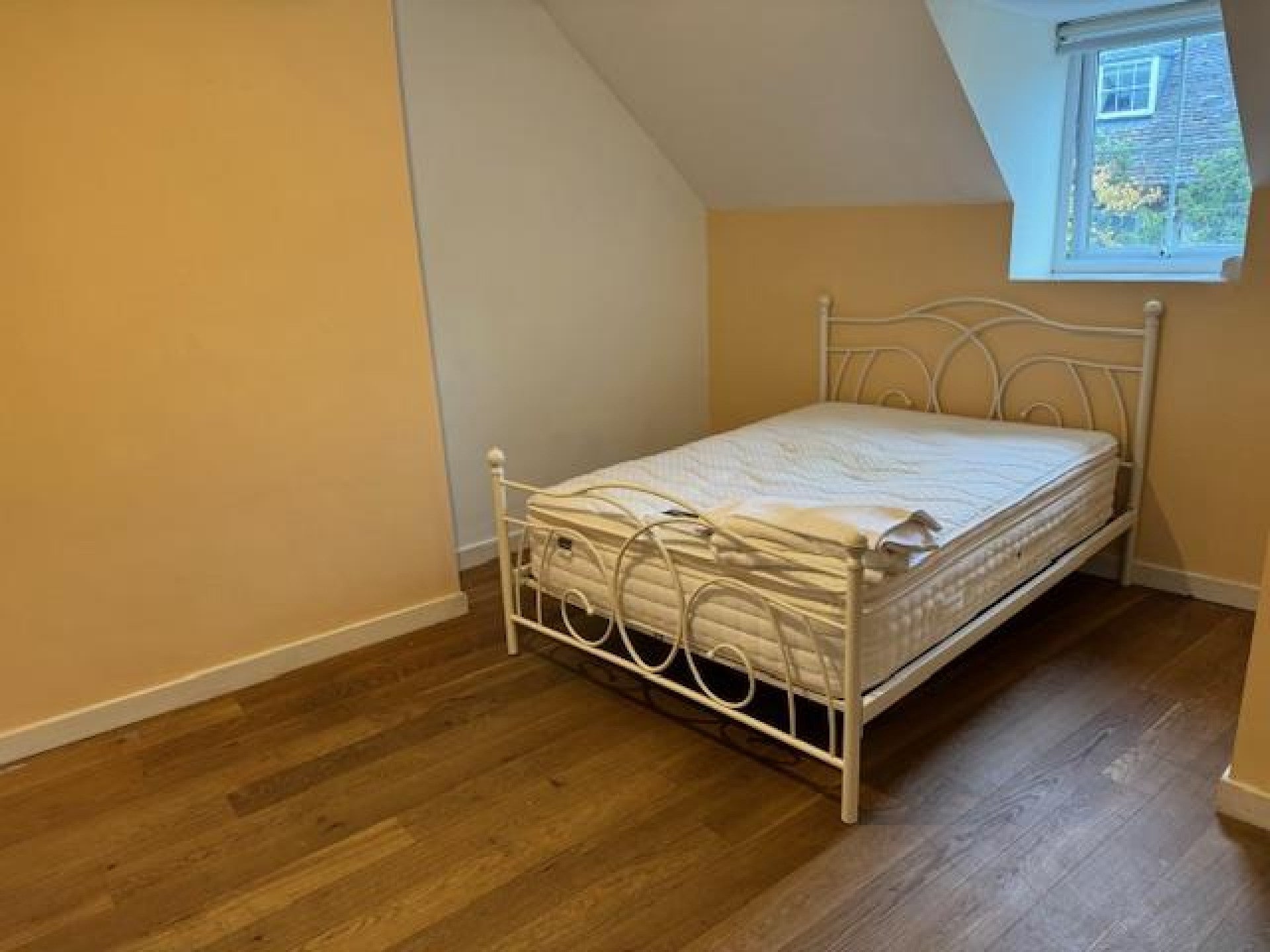 Room Burford Street in Cotswold District