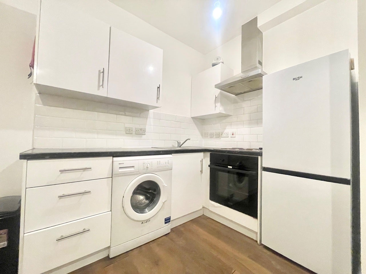 Flat Baronet Road in Greater London