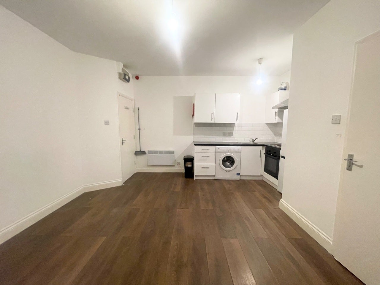 Flat Baronet Road in Greater London