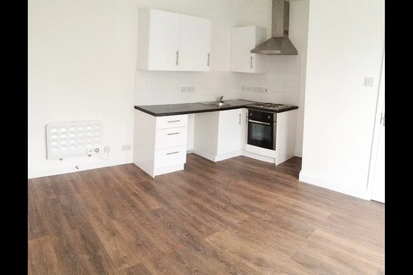 Flat Baronet Road in Greater London
