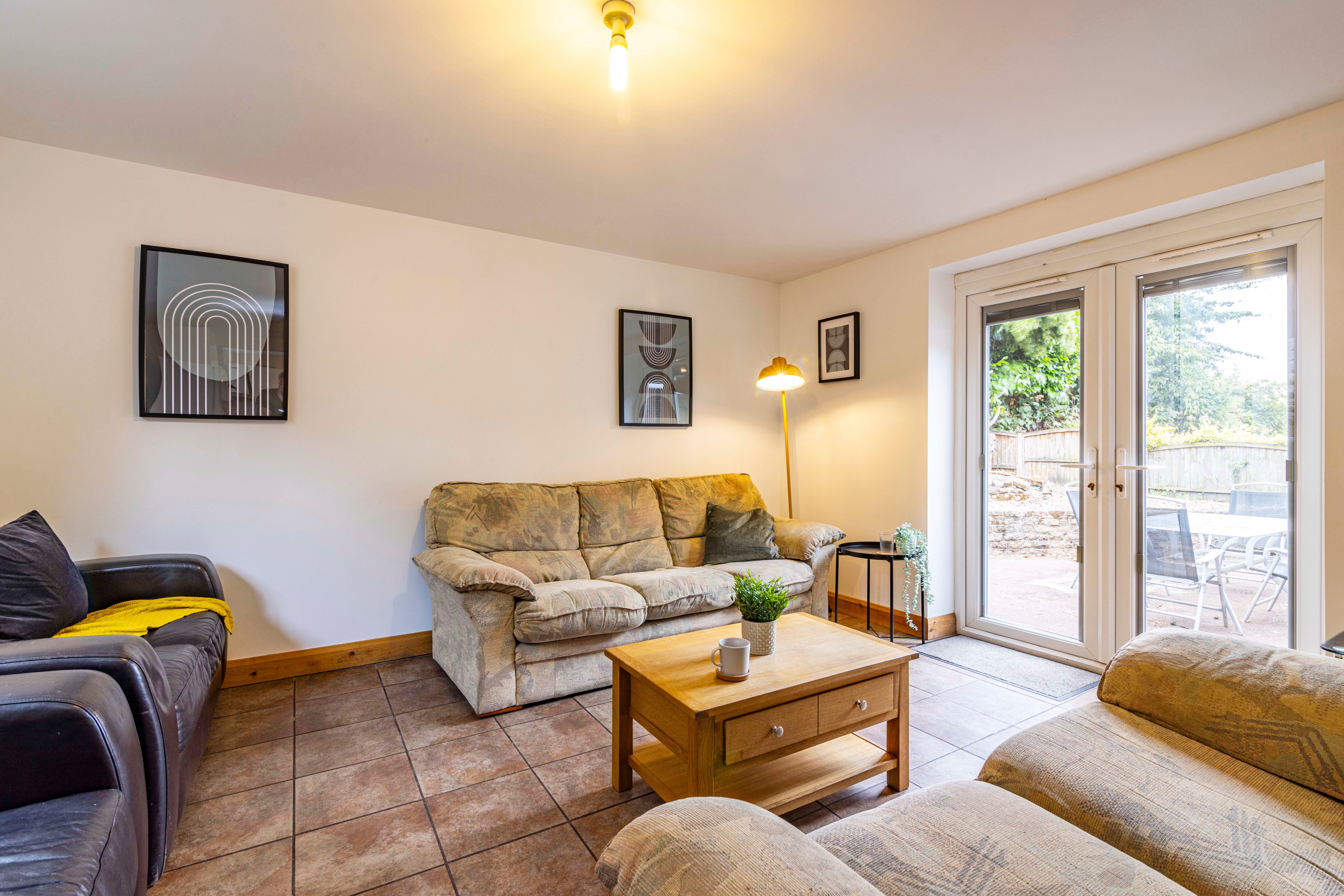 Flat Harlaxton Drive in Nottingham