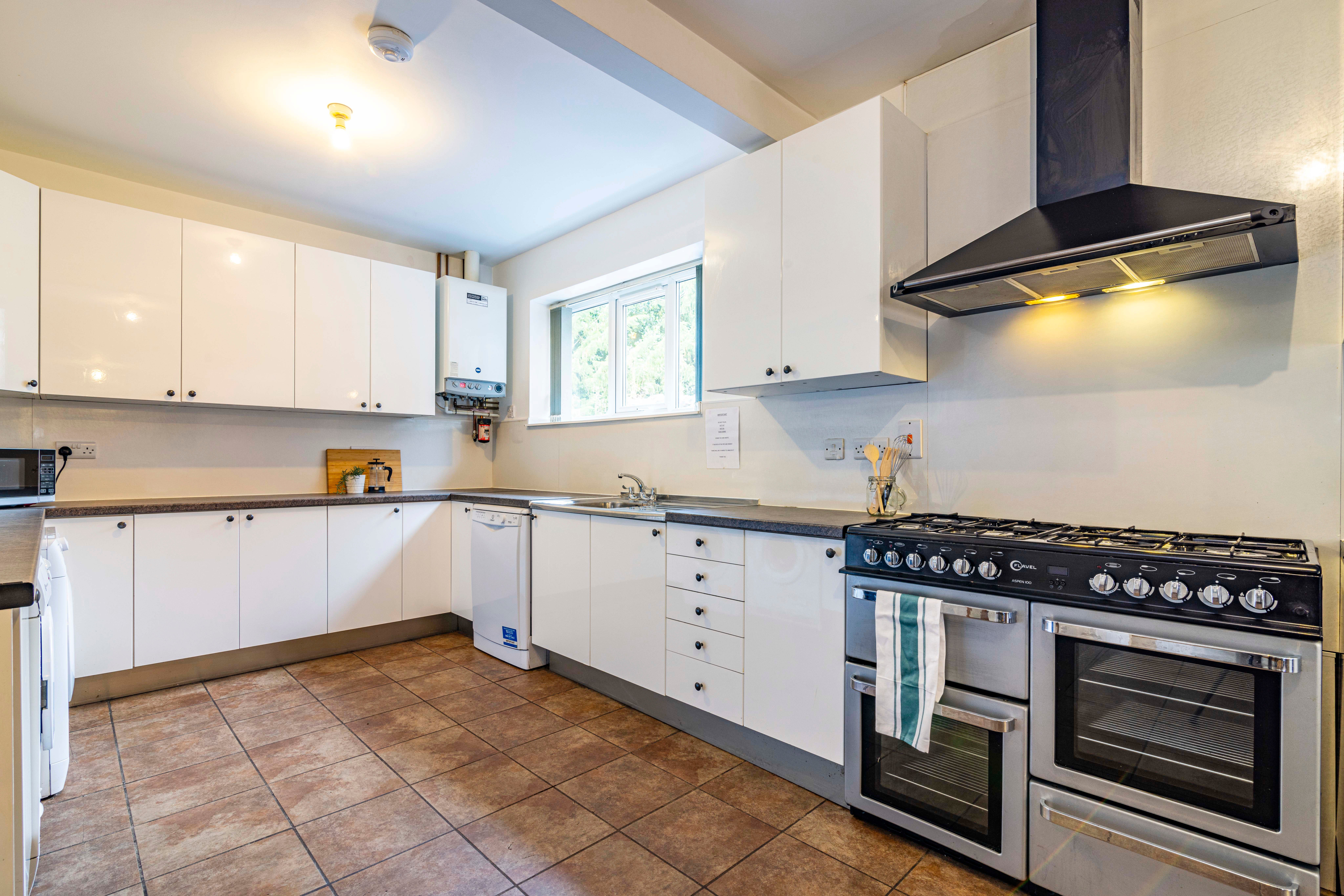 Flat Harlaxton Drive in Nottingham