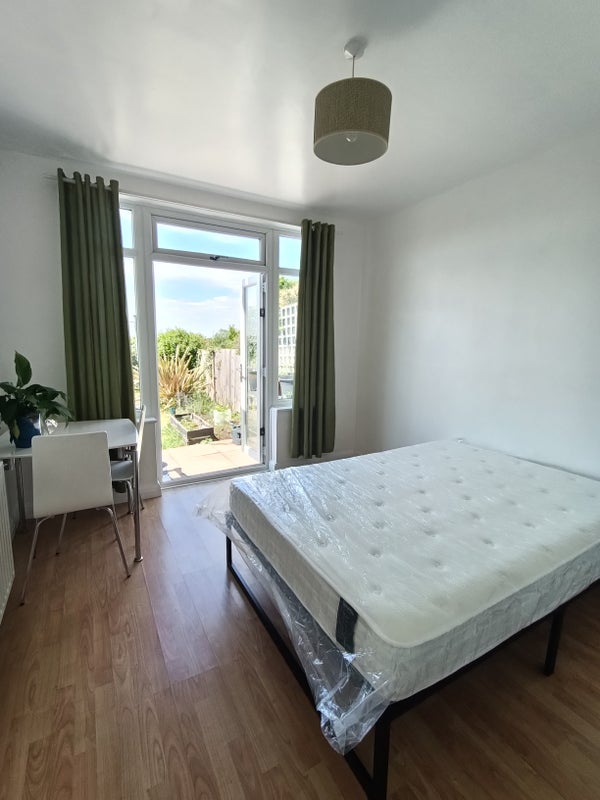 Room Norbury Cross in Greater London
