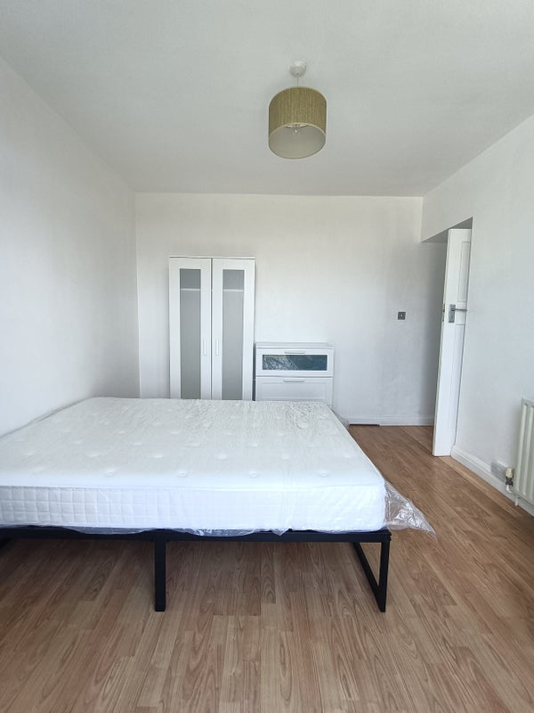 Room Norbury Cross in Greater London